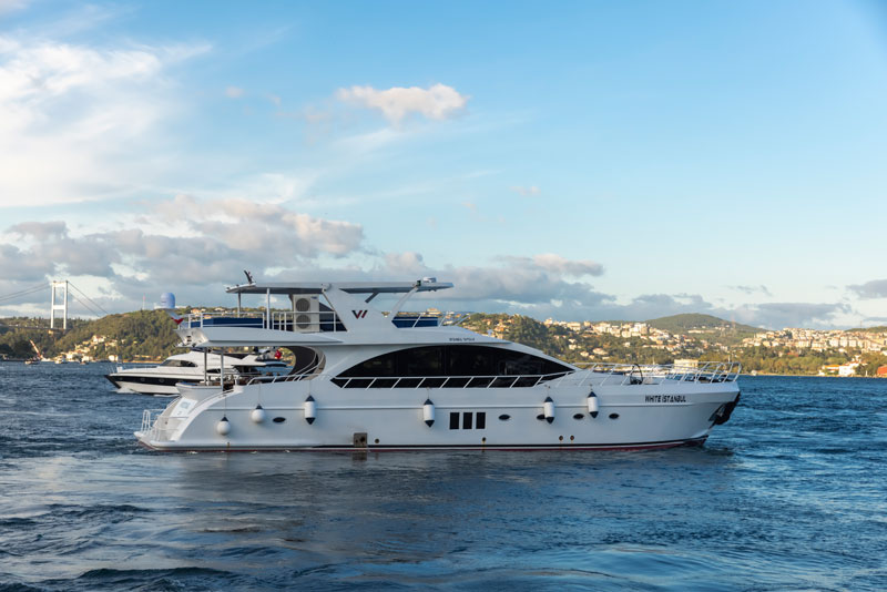 White Istanbul Yacht – Where Elegance Meets the Bosphorus