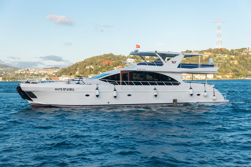 White Istanbul Yacht – Where Elegance Meets the Bosphorus