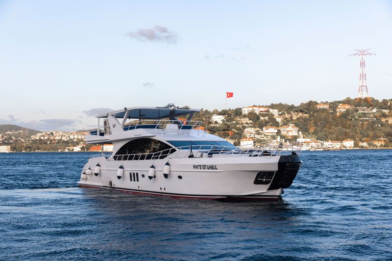 White Istanbul Yacht – Where Elegance Meets the Bosphorus