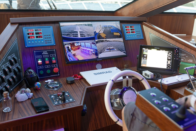 White Istanbul Yacht – Where Elegance Meets the Bosphorus