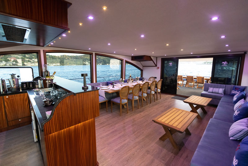 White Istanbul Yacht – Where Elegance Meets the Bosphorus