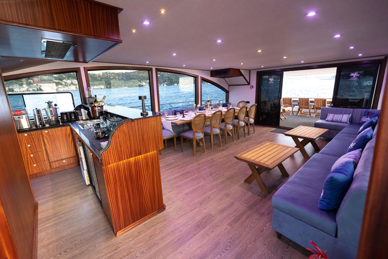 White Istanbul Yacht – Where Elegance Meets the Bosphorus