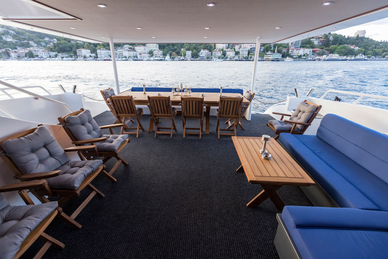 White Istanbul Yacht – Where Elegance Meets the Bosphorus