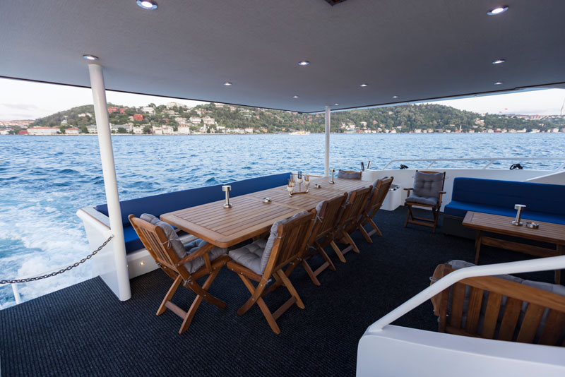 White Istanbul Yacht – Where Elegance Meets the Bosphorus